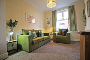 Close to the City, Classic Chester Home to sleep 6